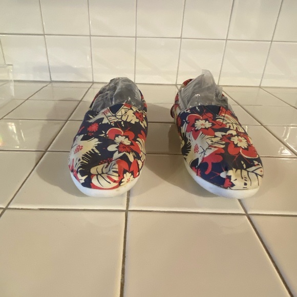 TOMS Alpargagat Floral Tropical Print Slip On Canvas Womans Size W7 - Picture 6 of 11